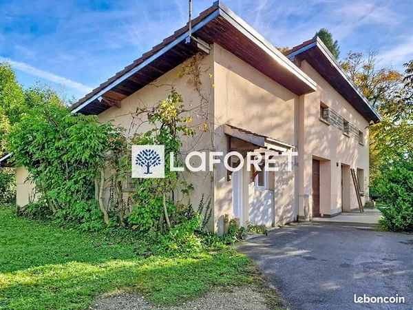 Maison 8 pièces 180 m²