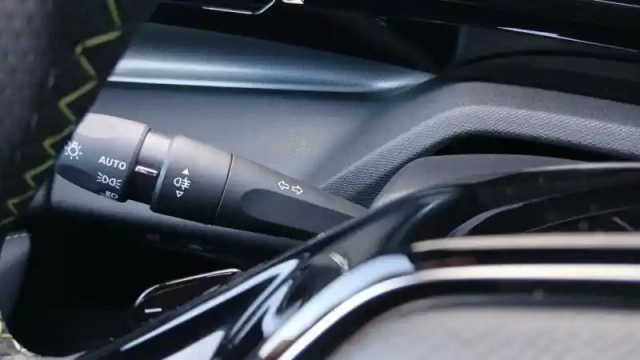 Peugeot 408 hybrid 145 e-dcs6 — photo 65