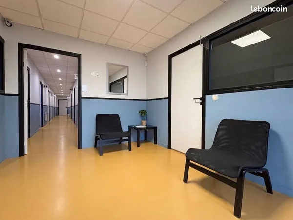 Bureau 24 m² REFAIT À NEUF + Salle de réunion & Cuisine partagées - CARQUEFOU