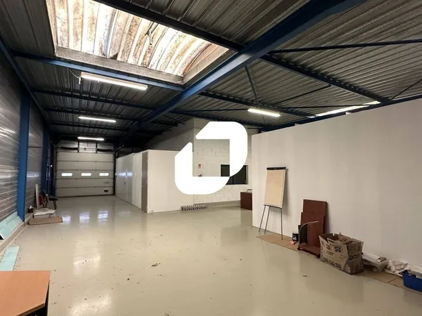 Local d'activité 552 m²