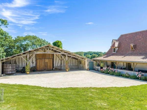 Belle Périgourdine et grange avec piscine