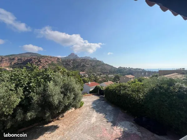 SAINT-RAPHAËL - Quartier d'Anthéor Appartement 81 m² à rénover - Vue dégagée sur l'Esterel et aperçu
