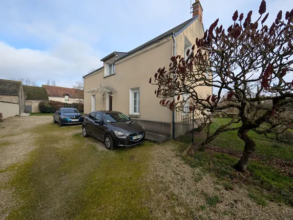 Charmante maison ancienne à vendre à Courçay - 7 pièces, 5 chambres, grand terrain