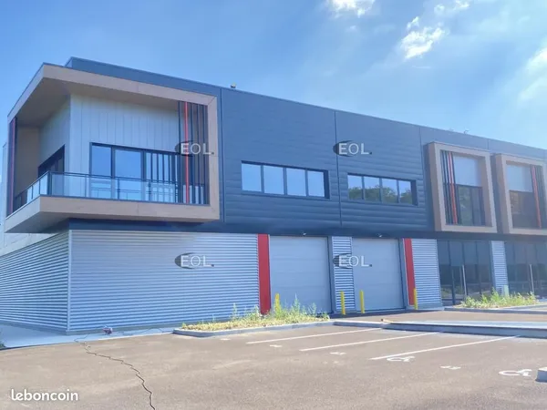Local d'activité 854 m²