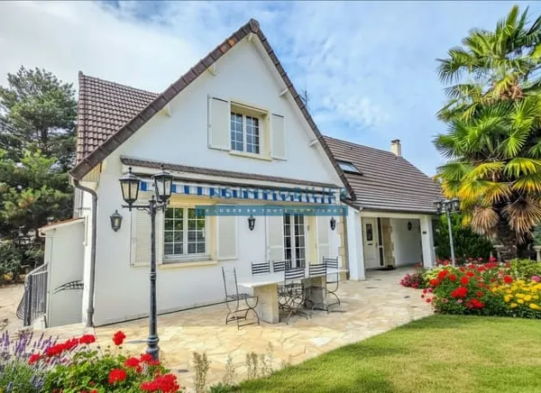 Maison d'exception 221m2 + Terrain 1091m2 + Garage