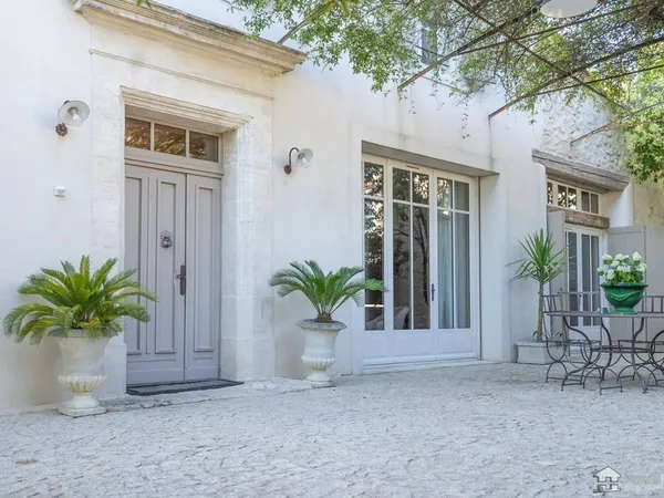 Local 10 pièces 310 m²