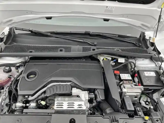 Peugeot 208 hybrid 100 e-dcs6 — photo 26