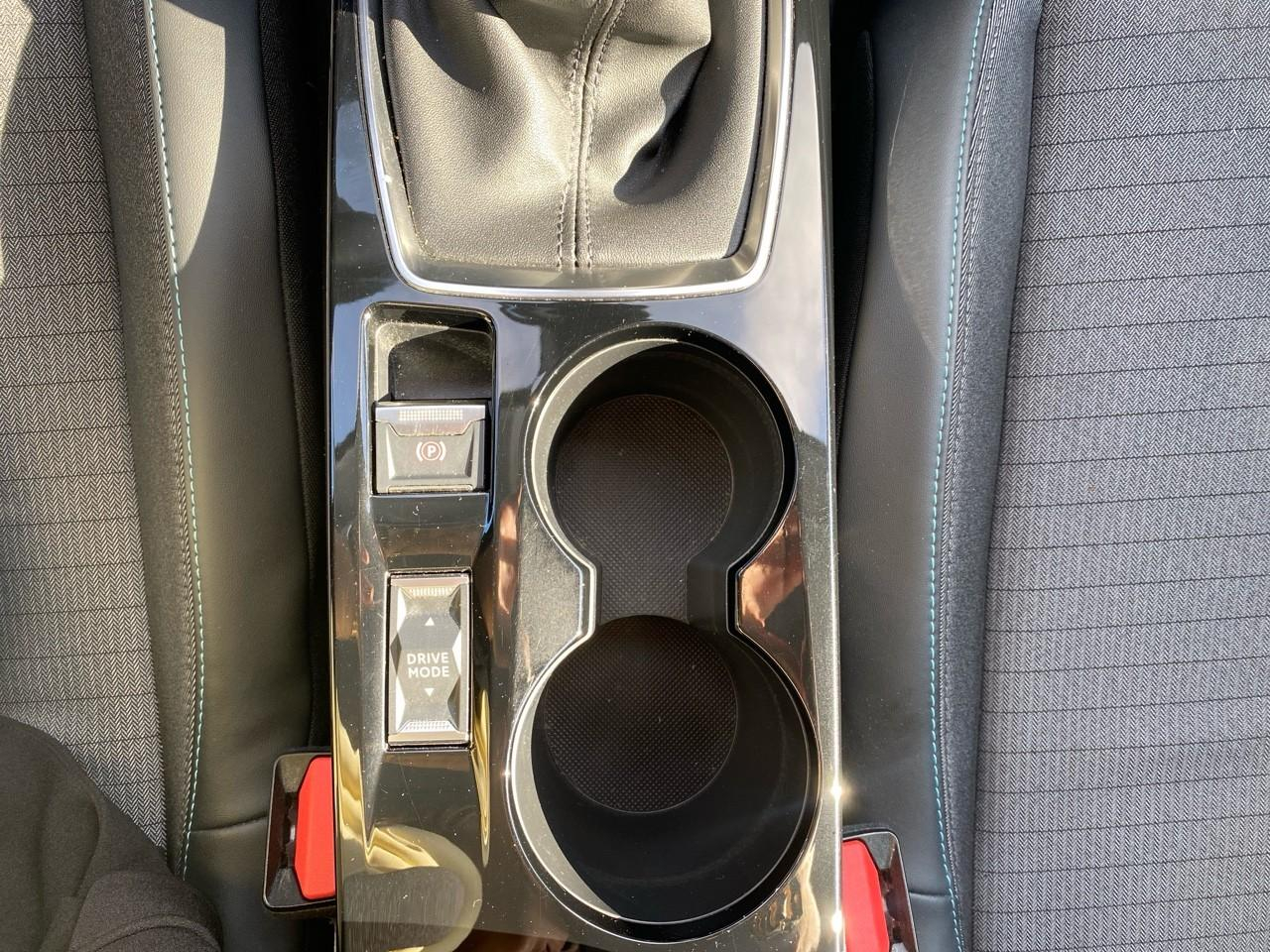 Peugeot 208 1.2 puretech 100ch s&s allure — photo 32