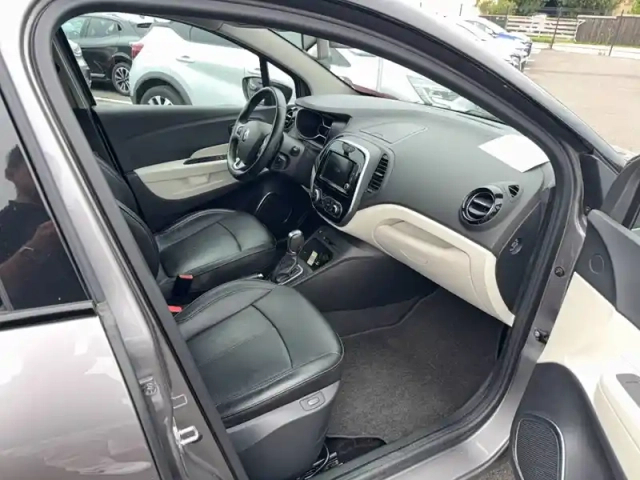 Renault Captur tce 150 fap edc — photo 12