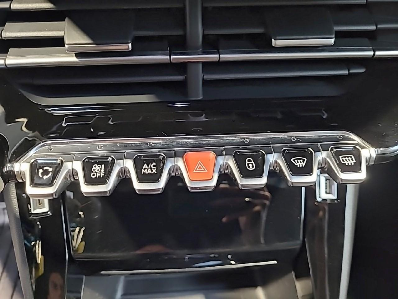Peugeot 2008 bluehdi 130 s&s eat8 allure — photo 29