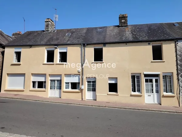 BARENTON - 50720 : Maison de bourg avec atelier et garage indépendants