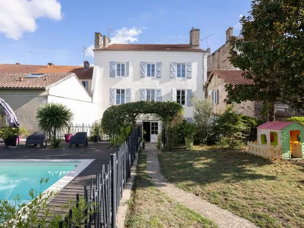 Maison 8 pièces 460 m²