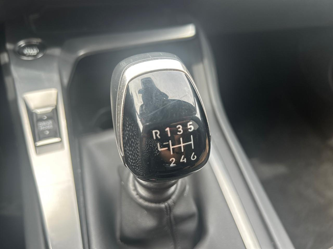 Peugeot 308 sw 1.5 bluehdi 130ch s&s allure pack — photo 18