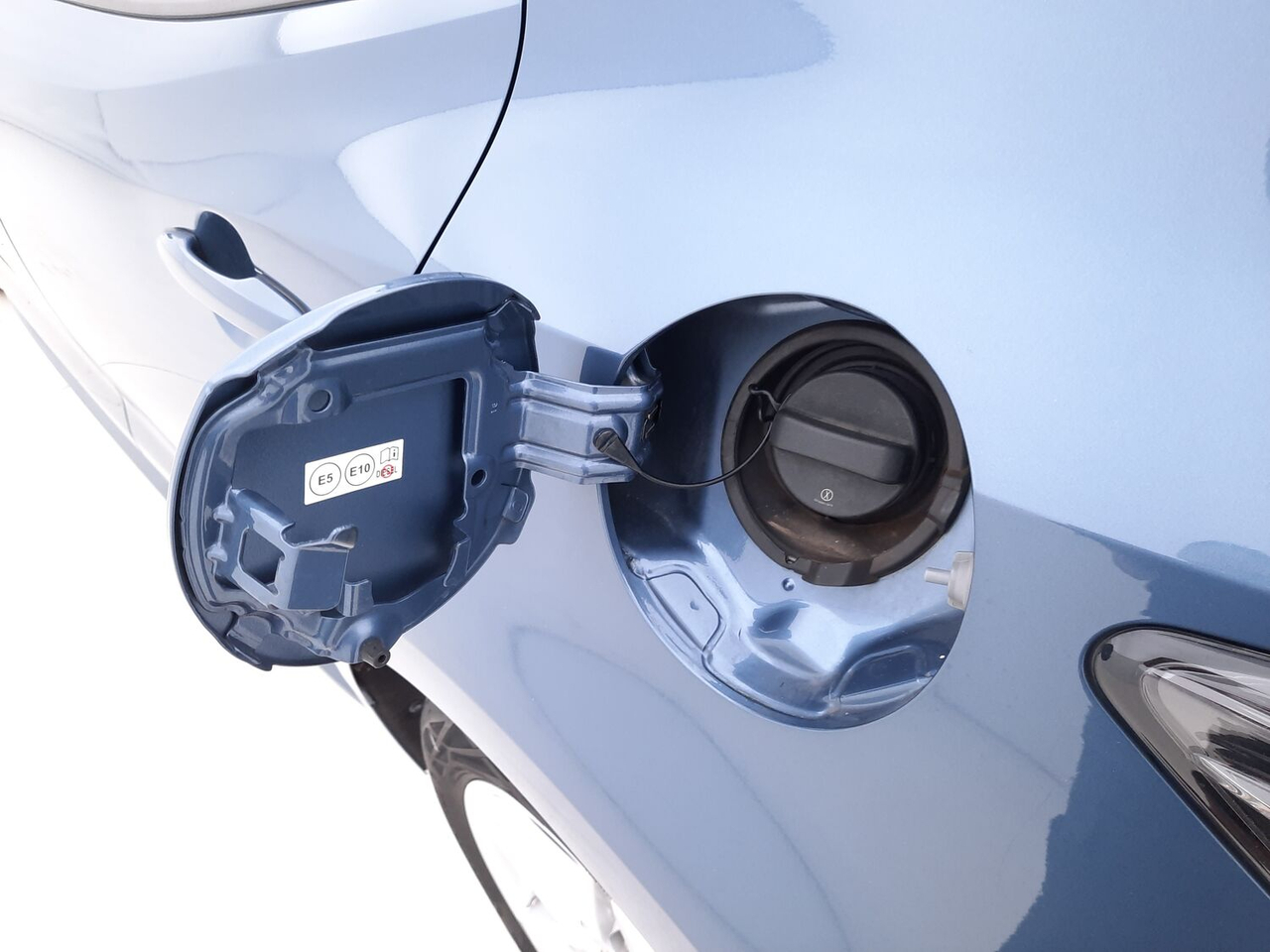 Toyota Corolla — photo 17
