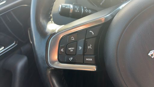 Jaguar F-Pace 2.0 D 163 2WD - Prestige – 2018 – 120482 km – Diesel – Boîte Manuelle — photo 8