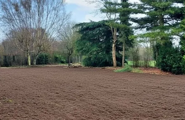 Terrain 548 m²