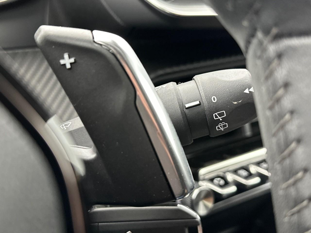 Peugeot 208 puretech 100 s&s eat8 style — photo 18