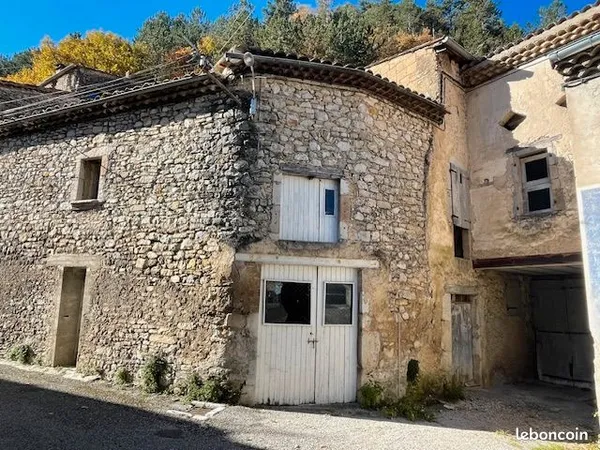 Bâtiment/grange de rue à réhabiliter