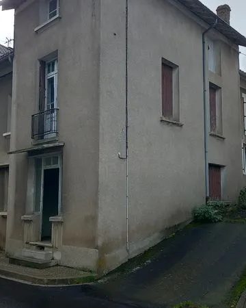 Belle opportunité - Maison à rénover + grand garage