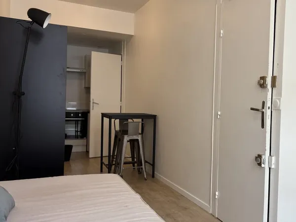 Studio 19m2 meublé rénové Lille Fives - 600EUR/m CC