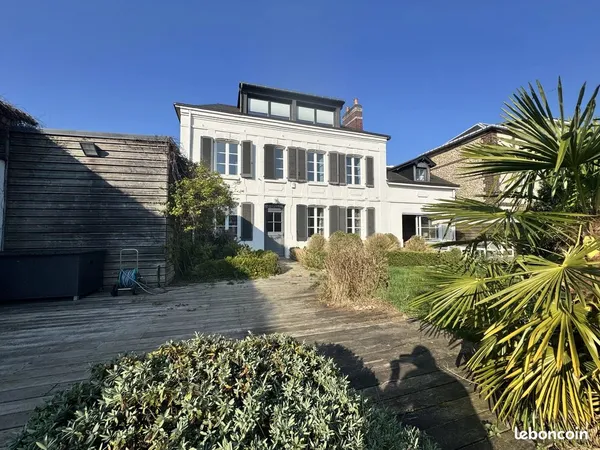 Maison 9 pièces 231 m²