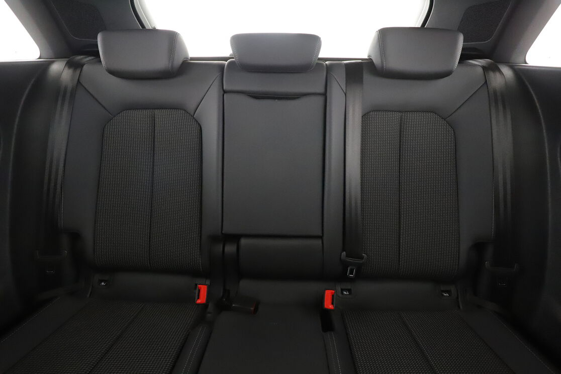 Audi Q3 35 TDI S Line S Tronic 7 — photo 12