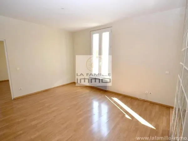CENTRE VILLE CAP D AIL ACCES COMMODITE PLACE MALA