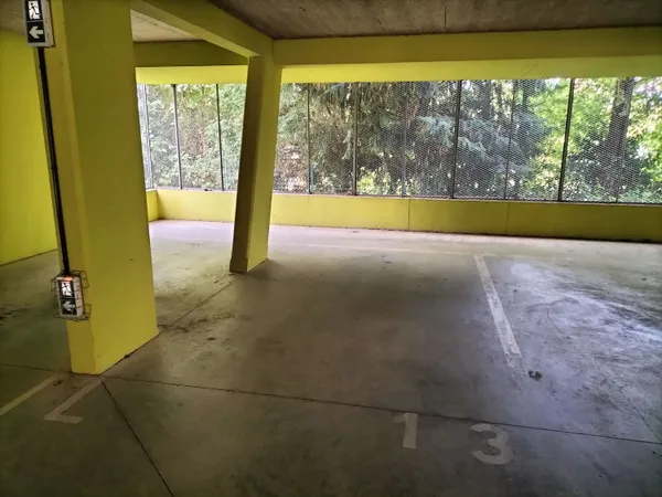 Loue parking - 12m²