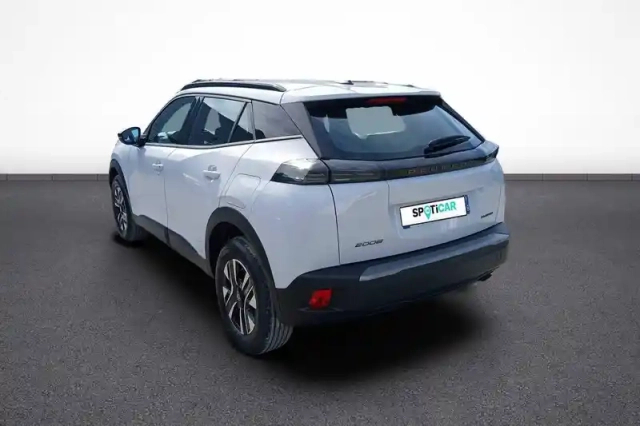 Peugeot 2008 hybrid 110 e-dcs6 — photo 4