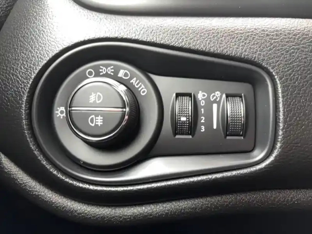 Jeep Renegade 1.0 turbo t3 120 ch bvm6 — photo 89
