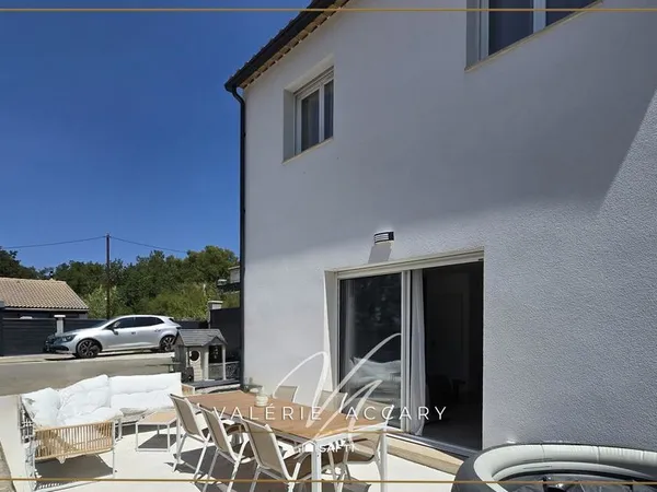 Rocbaron : Villa de 2025 de 73 m² sur un terrain de 218 m², quartier calme...