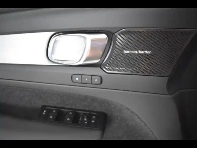Volvo Xc40 t5 recharge 180 + 82ch plus dct 7 — photo 12