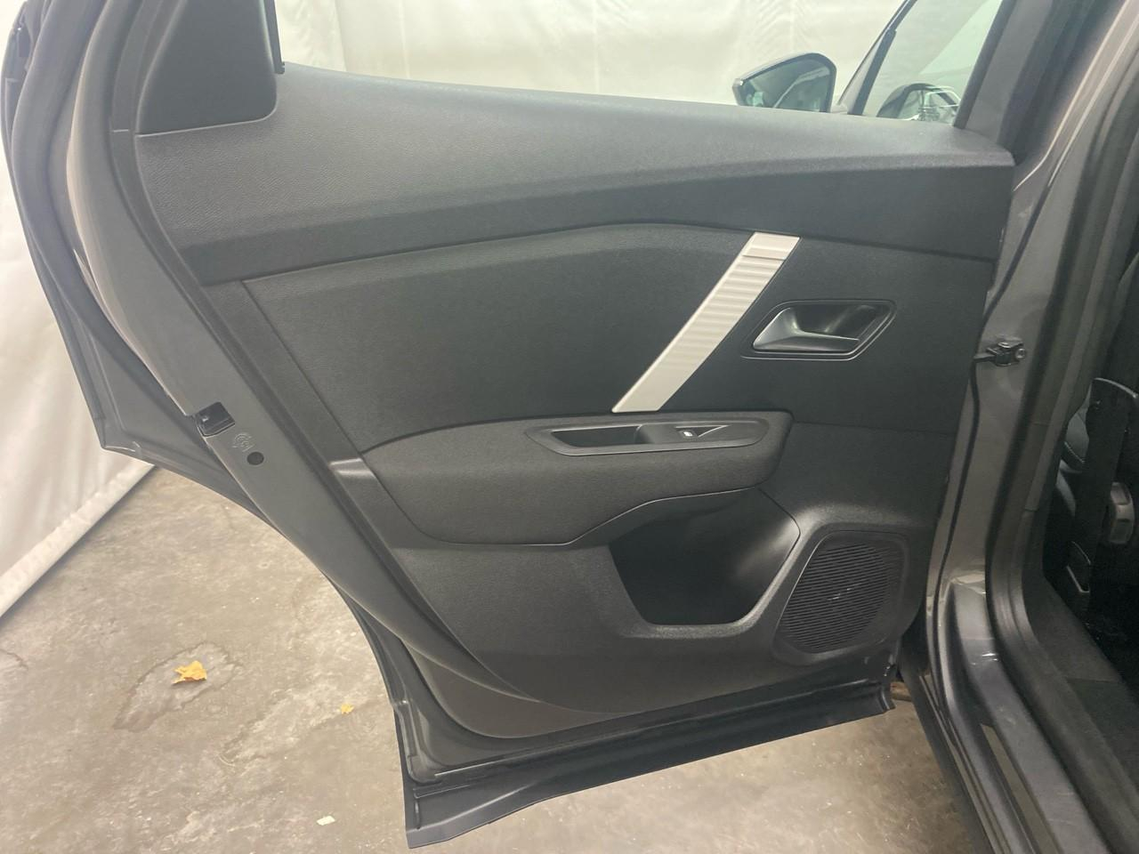 Citroën C4 X hybride 145 ch e-dcs6 plus — photo 27