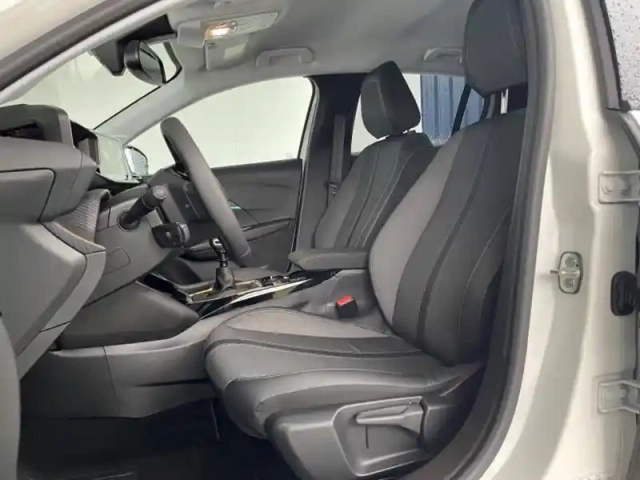 Peugeot 208 1.2 pure tech 100ch s&amp;s allure — photo 9