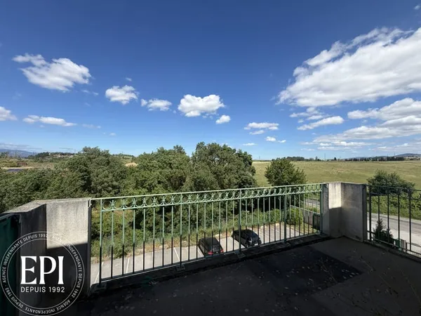 CARCASSONNE T3 lumineux avec balcon, vue dégagée et 2 park