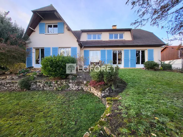 Maison 10 pièces 233 m²