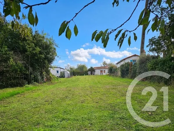 Terrain 673 m²