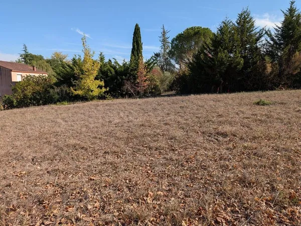Terrain 1692 m²