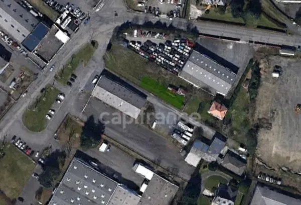 Maison avec terrain dans zone industrielle