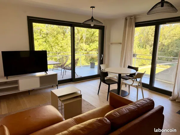 T2 meublé Pringy 45 m2, grande terrasse, parking, cave