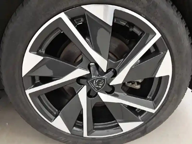 Peugeot 308 phev 180 e-eat8 — photo 55