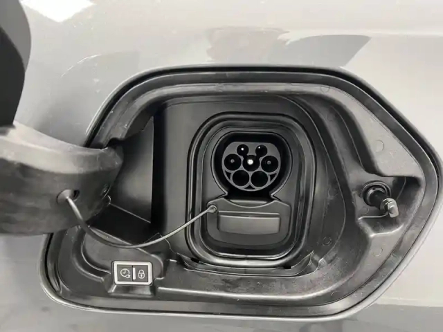 Peugeot 208 electrique 54 kwh 156ch — photo 18
