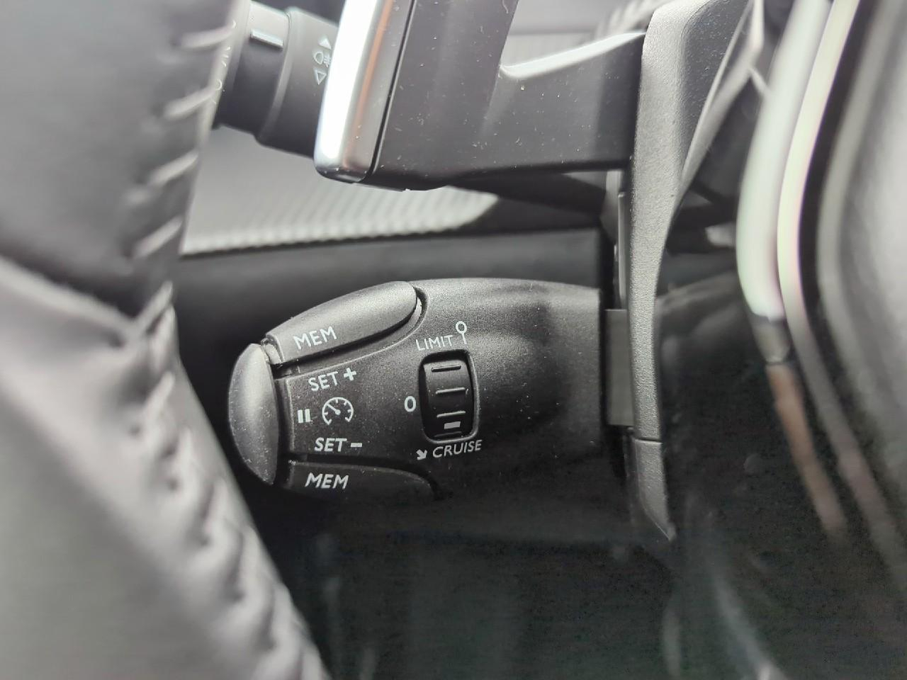 Peugeot 2008 hybrid 145 e-dcs6 allure — photo 20
