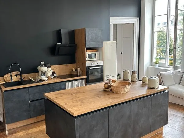 T3 de caractère 88 m² entièrement rénové - Place Gramont - Balcon filant