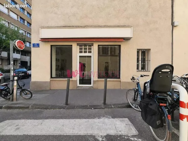 Local bureaux 72 m²