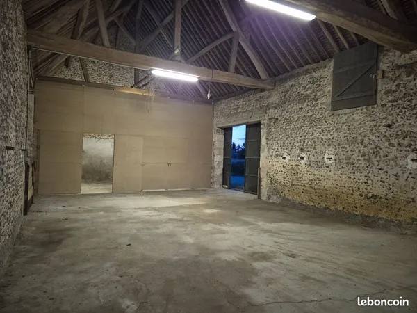 Local 130m2 acces independant proche rocade sud chartres
