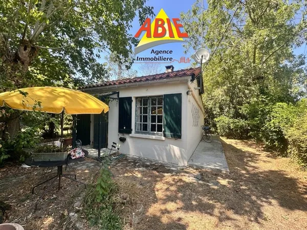 Charmante maison au coeur du Marais, au bord de l'eau