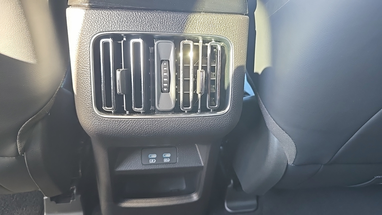BYD Seal U 1.5l DM-i 324 ch AWD PHEV — photo 9