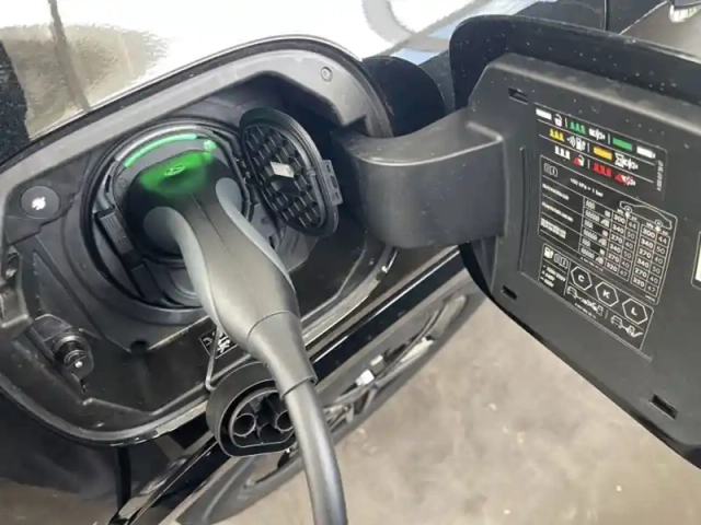 Mercedes Eqa 250+ — photo 13