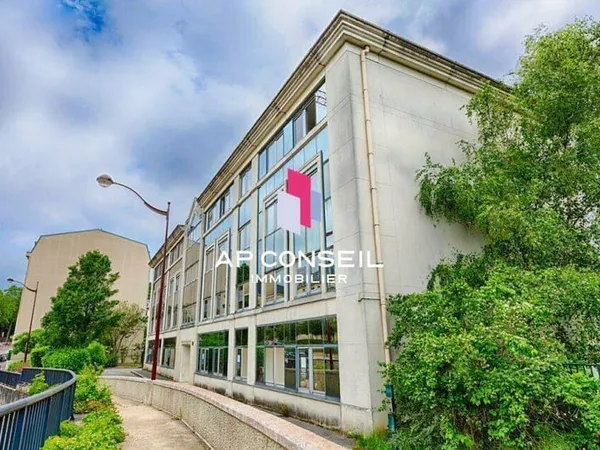 Bureaux 751 m²